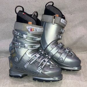 Garmont women’s 26.5 Xena Ski Boot 287mm